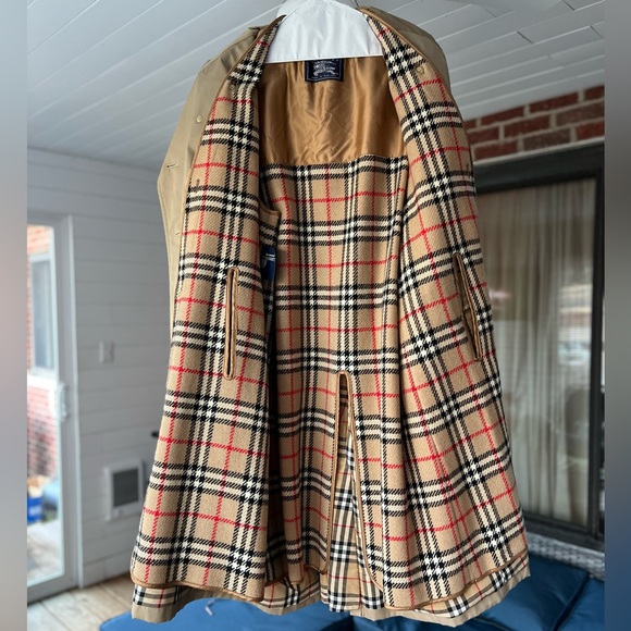 BURBERRY Vintage Trench Coat - Picture 2 of 16